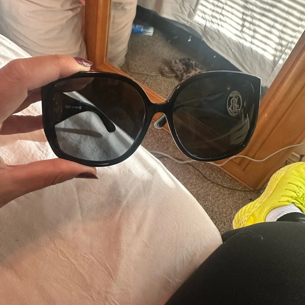 Burberry Sunglasses - Picture 3 of 5